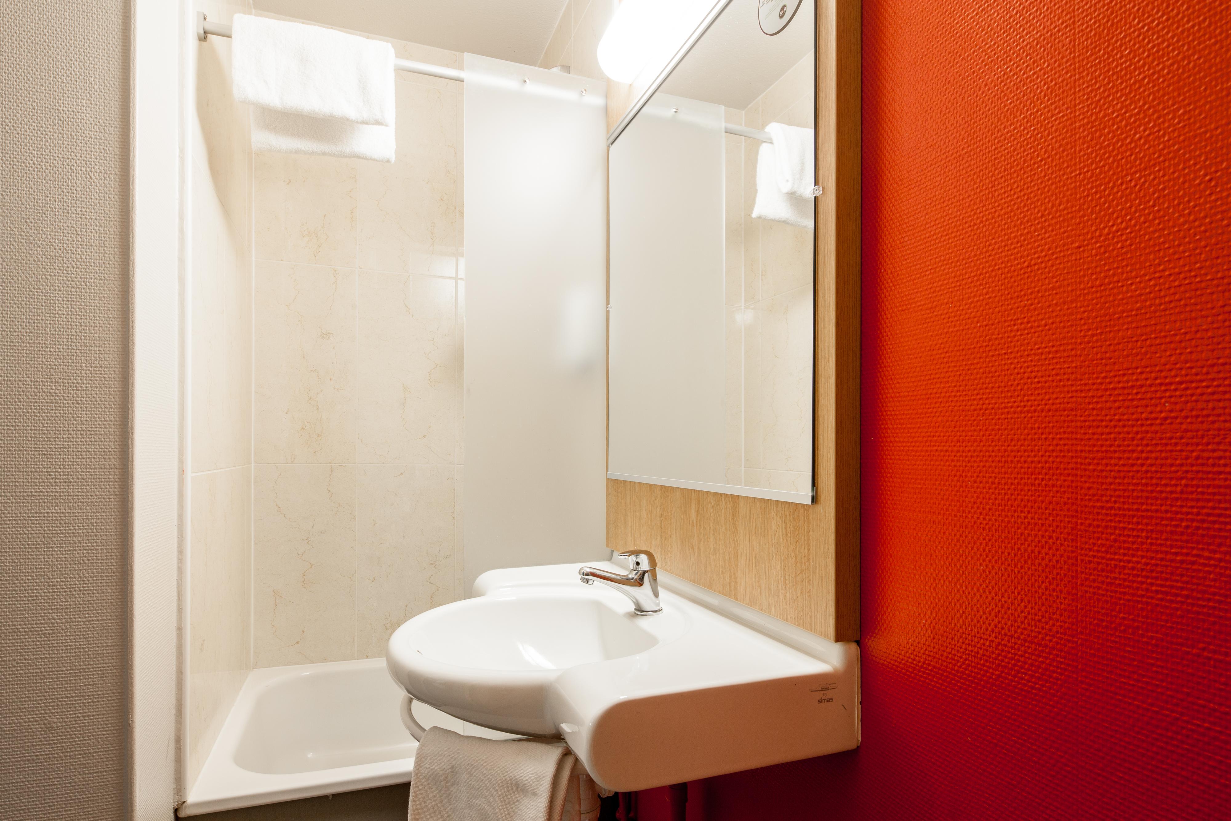 B&B Hotel Louveciennes Le Port-Marly Exterior photo
